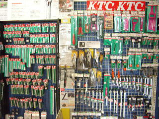 �j�s�b�̃R�[�i�[�ł�