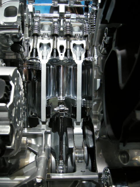 ＭＡＺＤＡ　ＳＫＹＡＣＴＩＶ　エンジンカットモデル